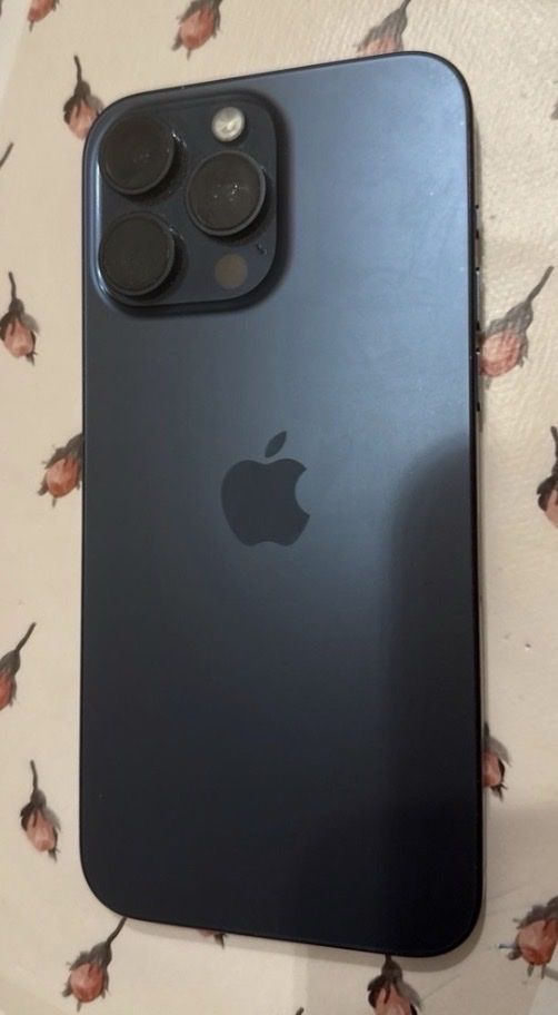 Apple Telefoni cellulari / Smartphones: iPhone 15 pro max for sale – Nuovo (secondo la descrizione) da Alpnachstad venduto da sha_l7wp