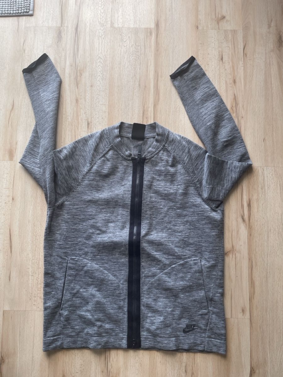 Nike Vestes: Veste Nike grise fermeture éclair  M  pour messieurs – D'occasion à Kloten par Vermicelles 9