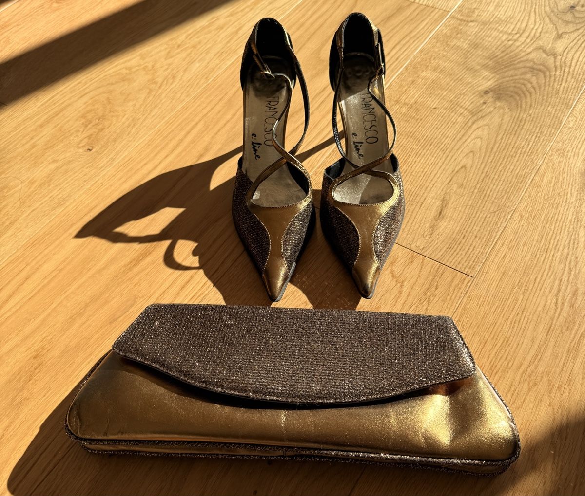 Scarpe da donna: Francesco Schuhe Gr.37 mit passender Clutch – Usato da Zürich venduto da CALI8053
