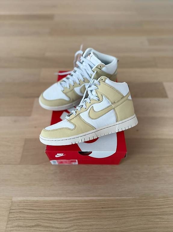 Scarpe da donna: WMNS Nike Dunk High LX Team Gold – Usato da St. Gallen venduto da Sabrinaaa 1
