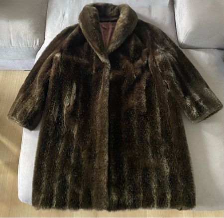 Manteau en FAUSSE fourrure