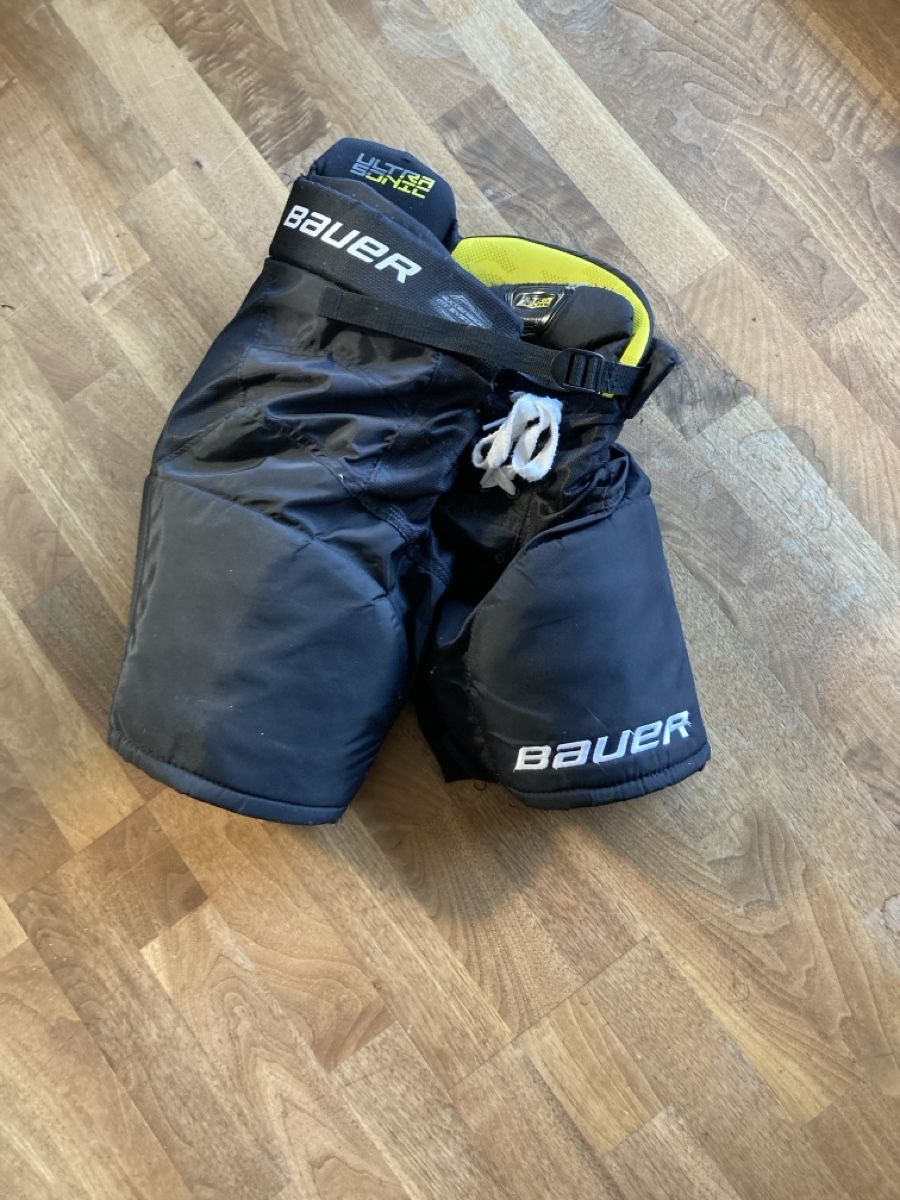 Schutz & Schoner: Hockeyhose Bauer 7-9J – Gebraucht aus Sils im Domleschg von Verni76