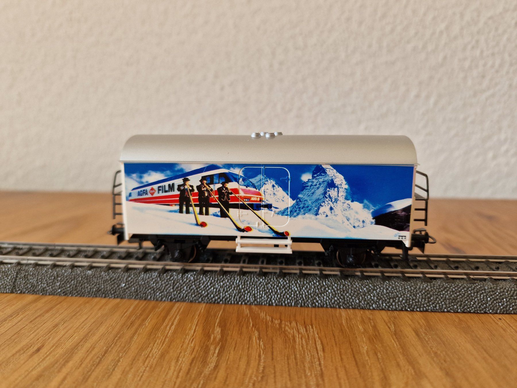 Märklin Modelleisenbahnen: Märklin Sonderwagen AGFA H0 – Gebraucht aus Matten b. Interlaken von lor_hr9w 1
