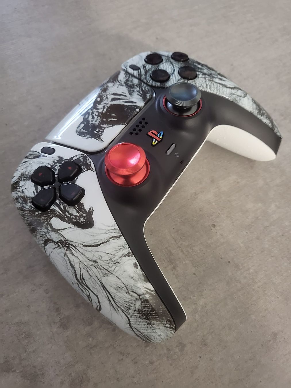 Sony Controller: Custom PS5 Controller Weiss Wolf Design! Neu & mit Garantie! – Nuovo e nell'imballaggio originale da Sargans venduto da ver_ncy5 1