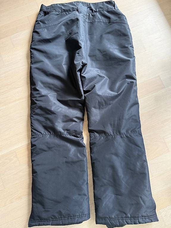 Lotti di vestiti: Skijacke mit Hose Damen – Usato da Arbon venduto da Mell73 1
