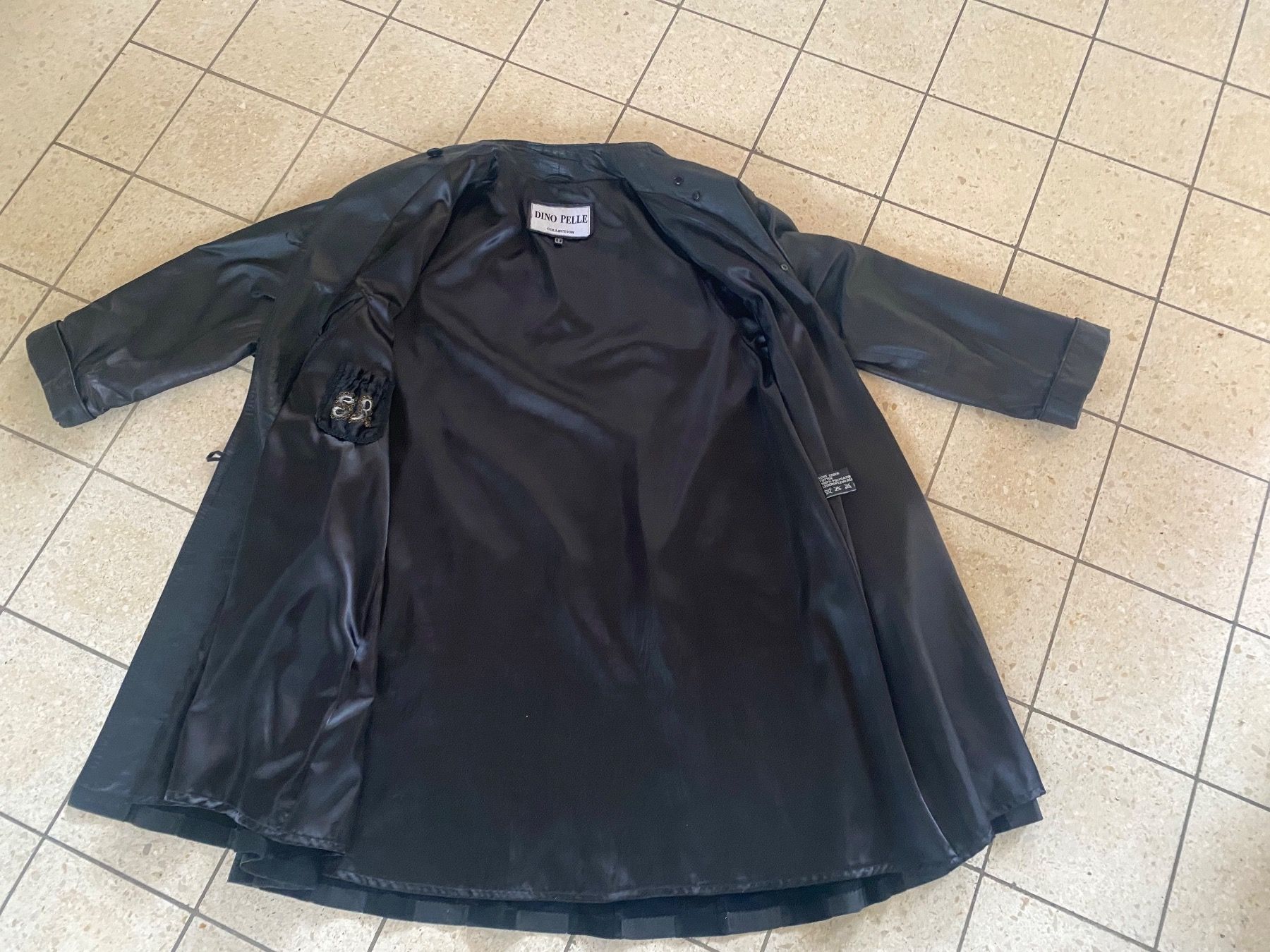 Cappotti: Hochwertige Damen Lederjacke schwarz – Usato da Duggingen venduto da Kisha010 4