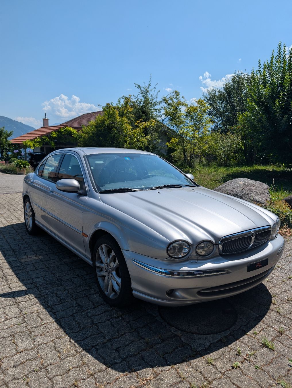 Jaguar Autos: Jaguar X-Type Silber Unfallfahrzeug – Defekt aus Hondrich von kab_6qyz