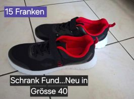 NEU Sneaker Grösse 40