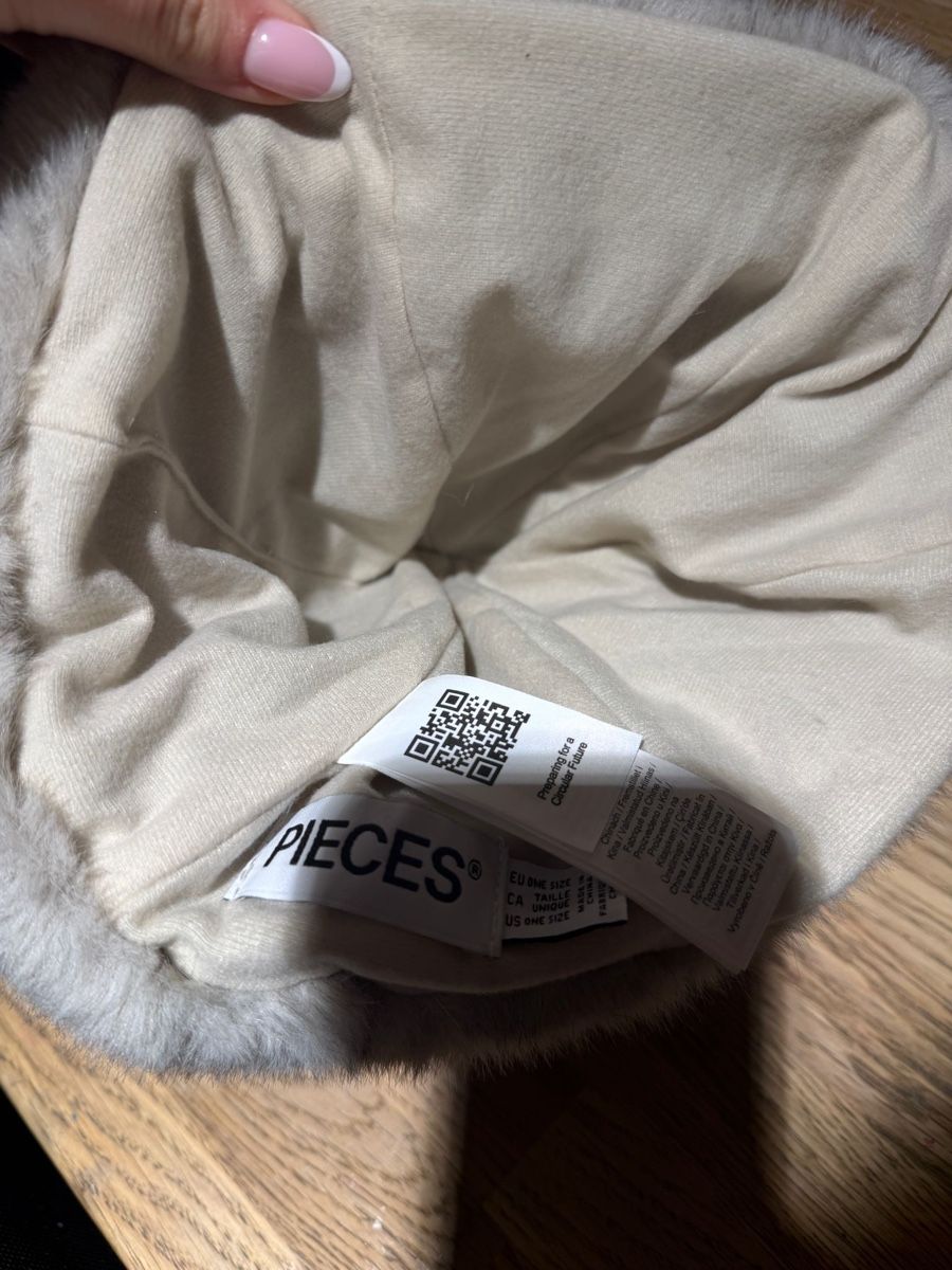 Pieces Copricapi, berretti & cappellini: PIECES Kappe mit Kunstfell - nagelneu – Nuovo (secondo la descrizione) da Aarburg venduto da manju2007 1