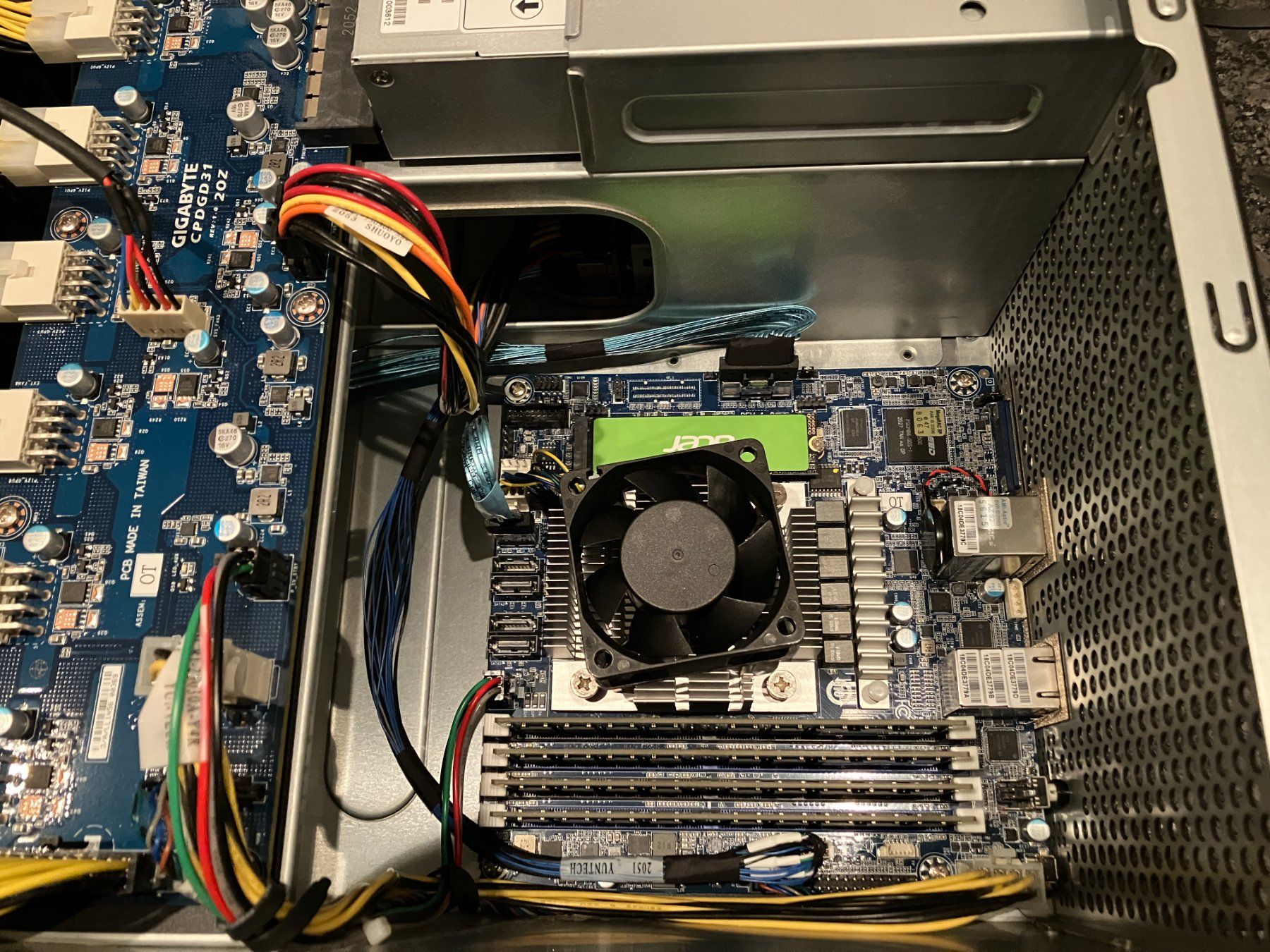 Gigabyte Serveurs: GPU Server / AI Server – D'occasion à Kleinwangen par Suelei83 1