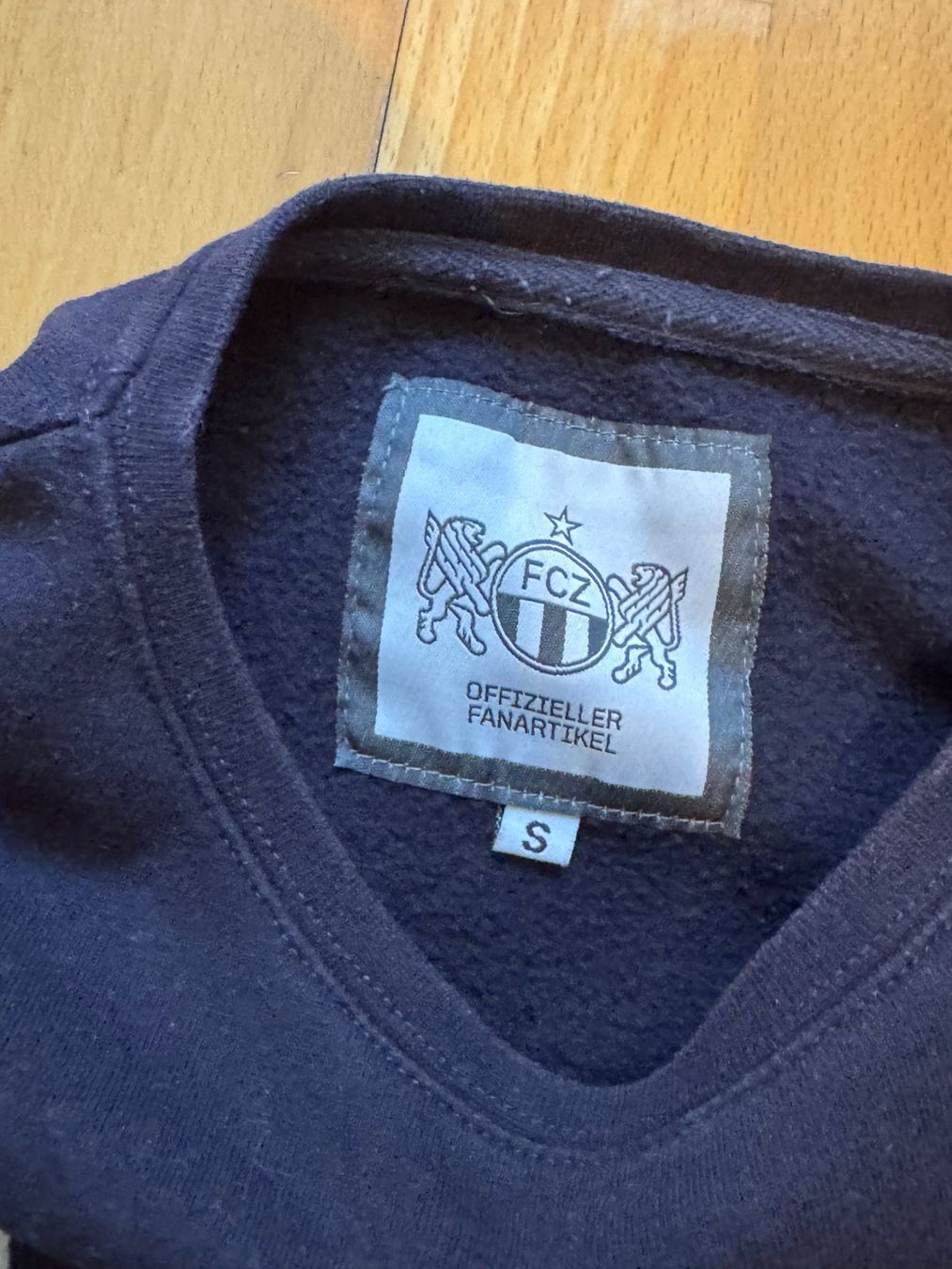 FCZ Pullover & Sweatshirts: FCZ Pullover – Gebraucht aus zürich von ira_c6bn 1