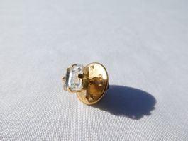 Knopfbrosche mit Zirkonie