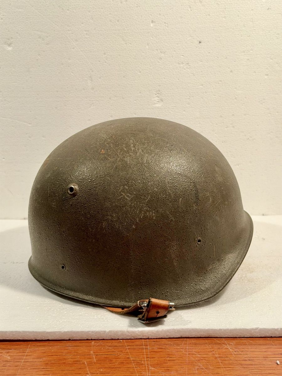 Uniformi & Effetti personali: Military helmet olive green leather strap – Usato da Lausanne venduto da artnouveau04