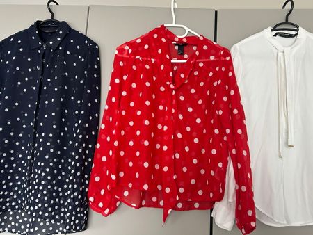 Drei Blusen Hilfinger Zara und h&m S Polka Dots