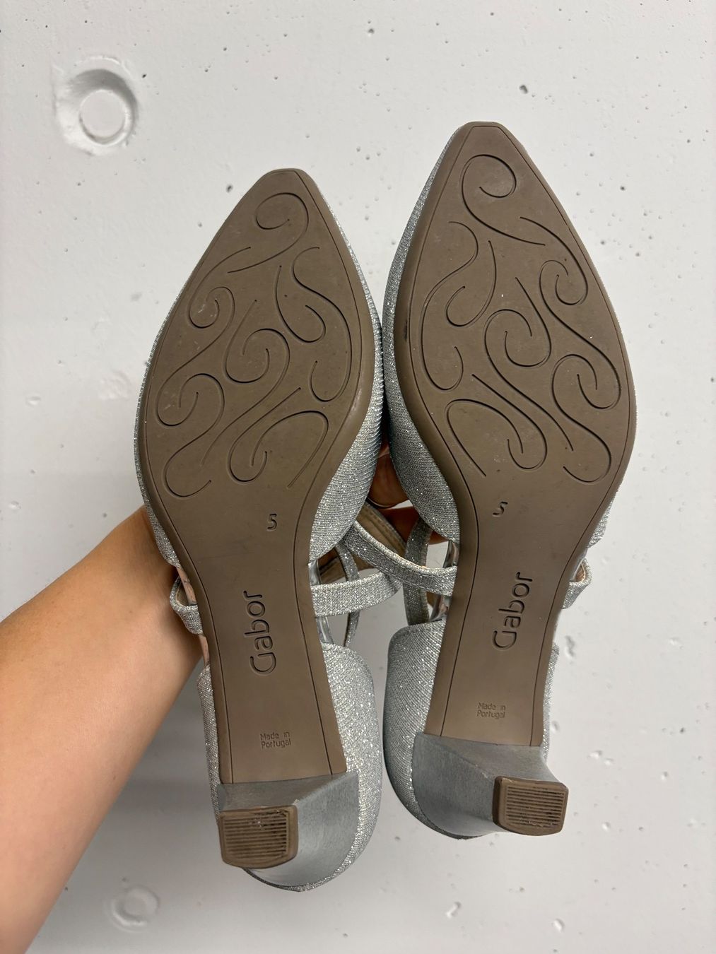 Gabor Scarpe da donna: Gabor neue silberne Pumps 38 Riemchen Glitzer – Nuovo (secondo la descrizione) da Regensdorf venduto da secondchancefashion 4