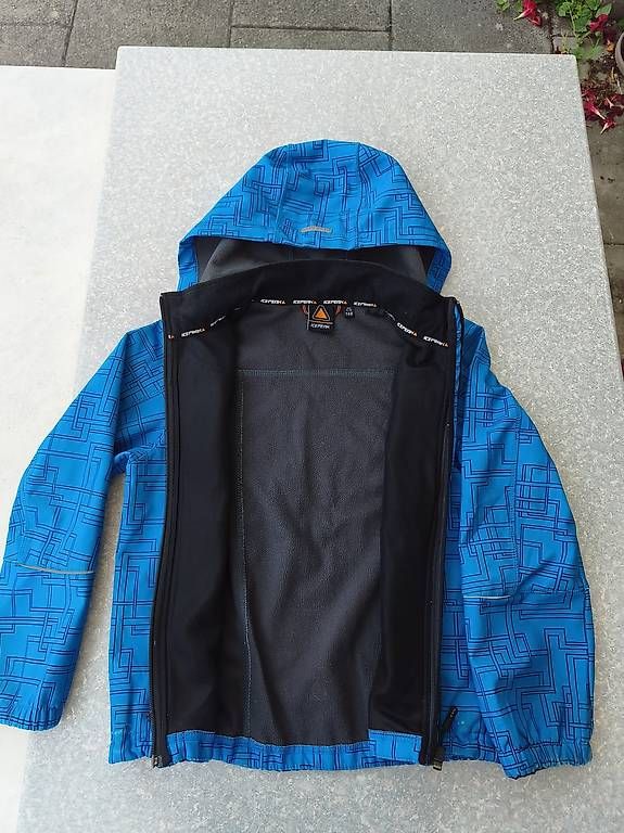 Giacche & Cappotti: Softshell Jacke mit Kapuze in Grösse 140 – Usato da Eschlikon TG venduto da schwellbi 1