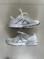 Asics blanc noir état comme neuf 41.5