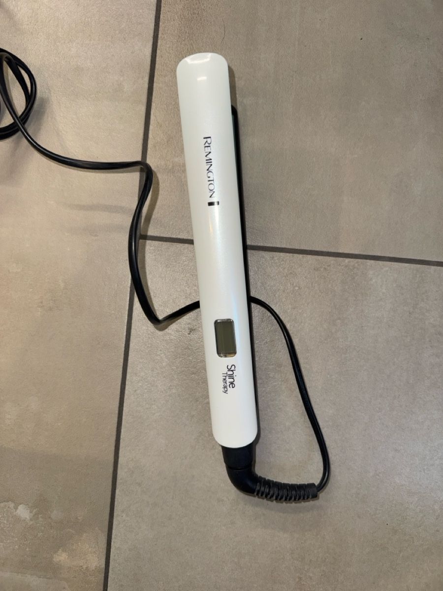 Remington Piastre & Arricciacapelli: Remington Shine Therapy Glätteisen – Usato da Subingen venduto da Fuertuefeli