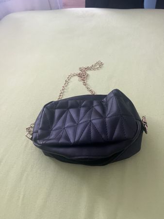Handtasche schwarz  mit goldener Kette guter Zustand