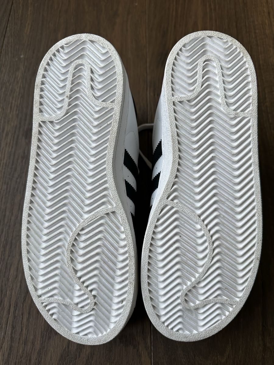Chaussures garçon: Adidas Superstar Gr. 35 – D'occasion à Muntelier par sandberg5 2