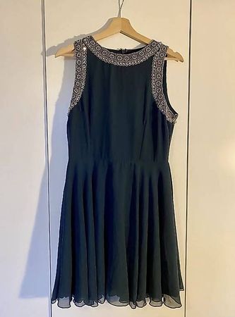 Neues Cocktailkleid von Lace & Beads / Grösse 12