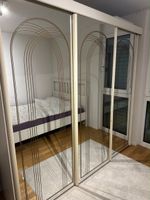 Spiegel Kleiderschrank mit elegantem Design - Guter Zustand