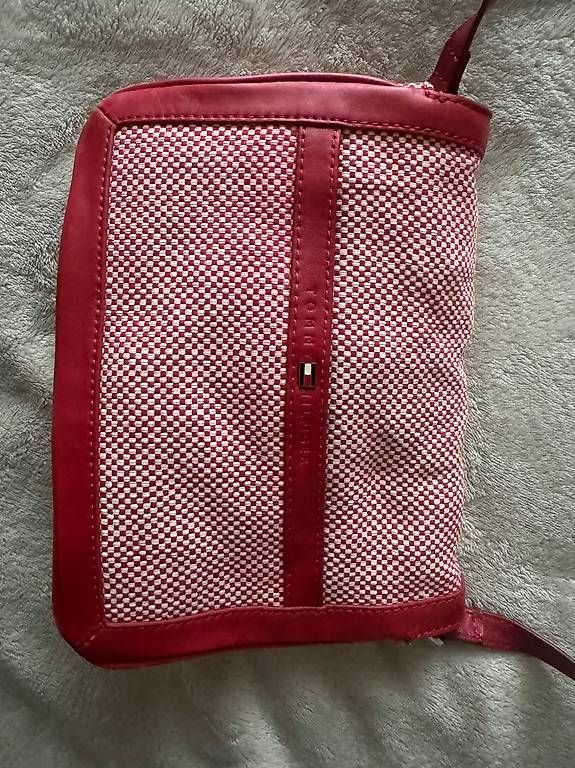 Taschen für Damen: Borsa a tracolla Tommy Hilfiger – Gebraucht aus Massagno von whi_d5bd