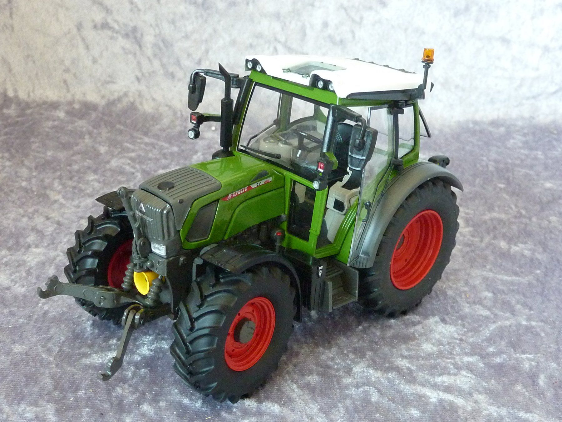 Schuco Modellini d'auto: Traktor Fendt 211 Vario 1:32 – Nuovo (secondo la descrizione) da Dürrenäsch venduto da modellautos4you 3
