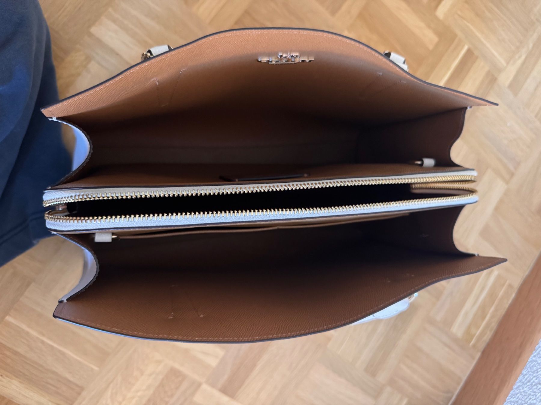 Coach Borse da donna: Tasche von Coach mit Umhängemöglichkeit – Usato da St. Gallen venduto da annika00 1