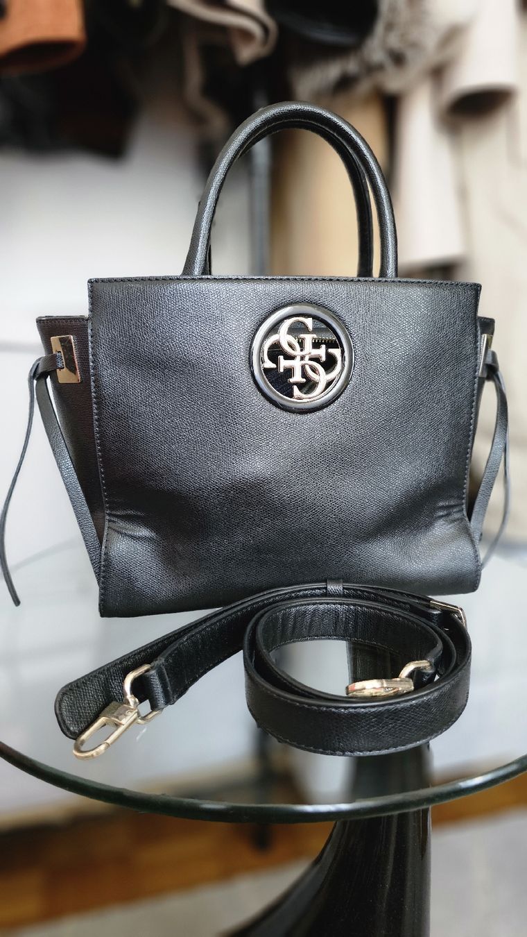 Guess Sacs femmes: Guess Tasche – D'occasion à Sierre par ReflektSlow