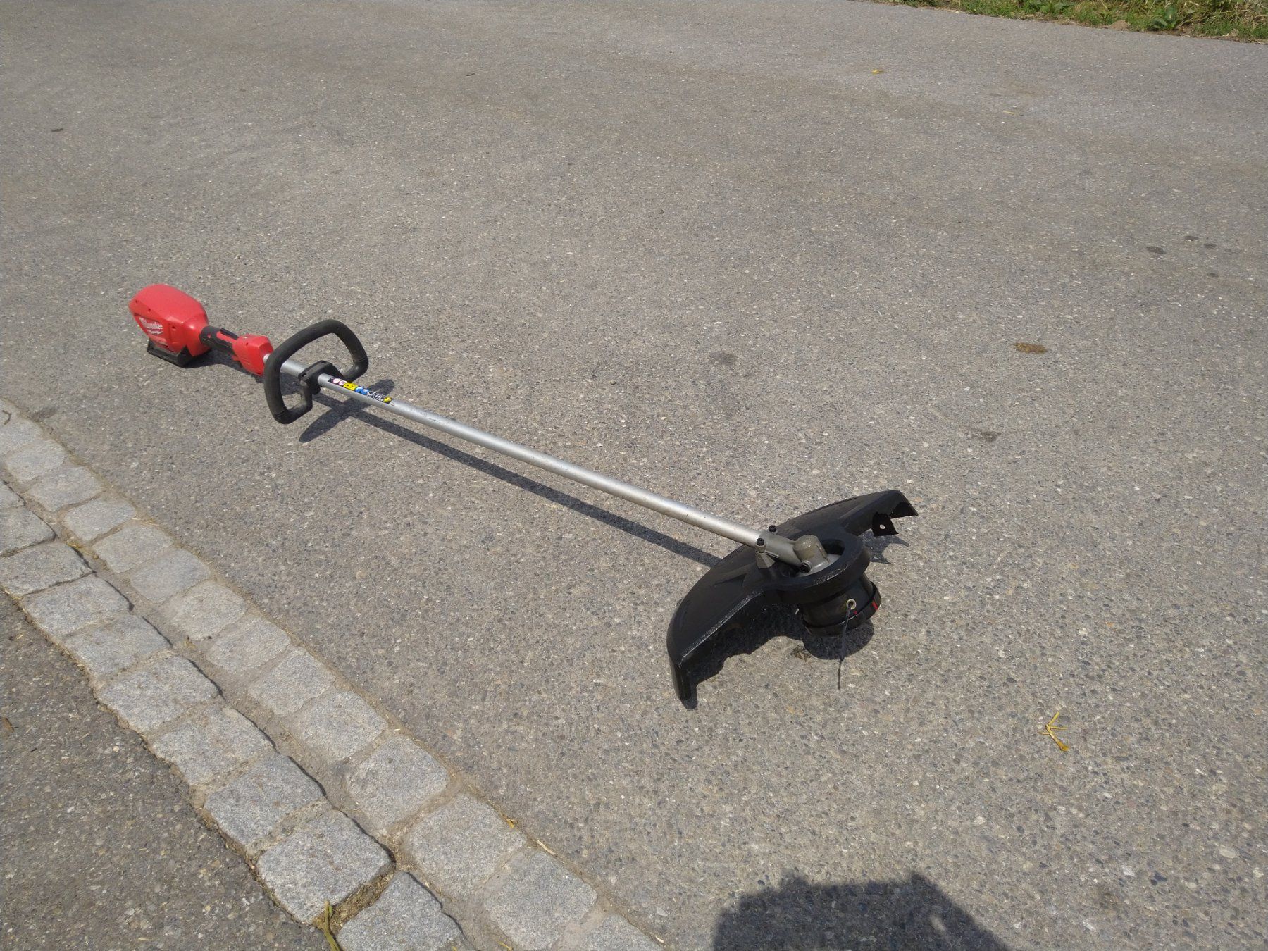 Rasenmäher: Rasentrimmer Milwaukee – Gebraucht aus Ottikon b.Kemptth. von Ferkel2