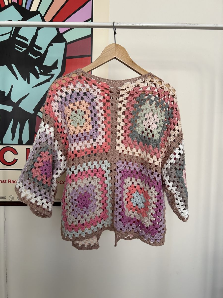 Giacche: Crocheted Cardigan Granny Square Multi-color Size m – Usato da Zürich venduto da fan_z5fl 2