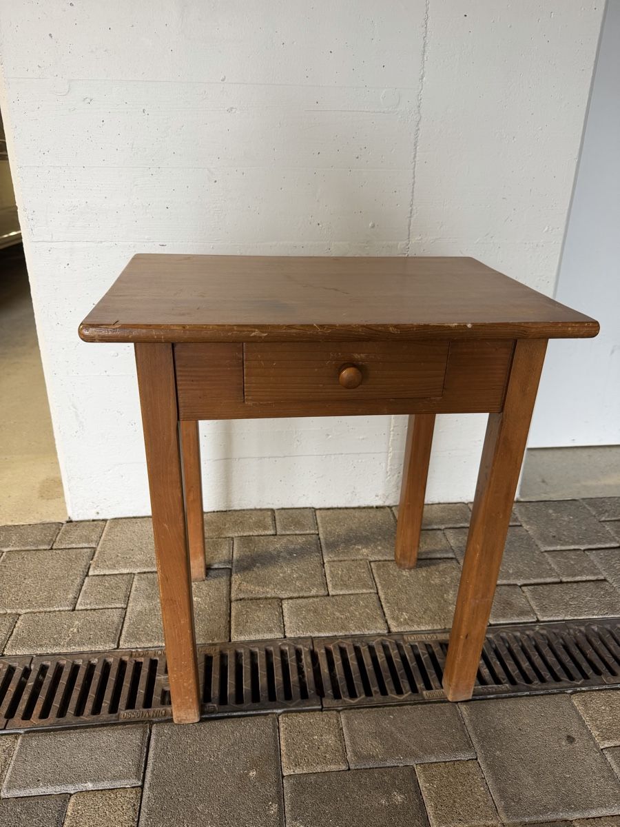 Tables: kleiner Tisch – D'occasion à Grosswangen par winkelfeld