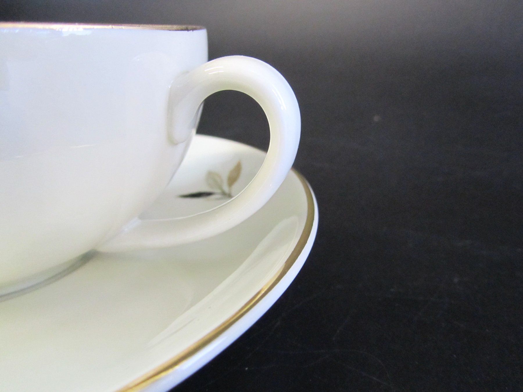 Set di piatti: Teeservice mit schwarzen Blumen – Usato da Muhen venduto da Restwert_Muhen 3