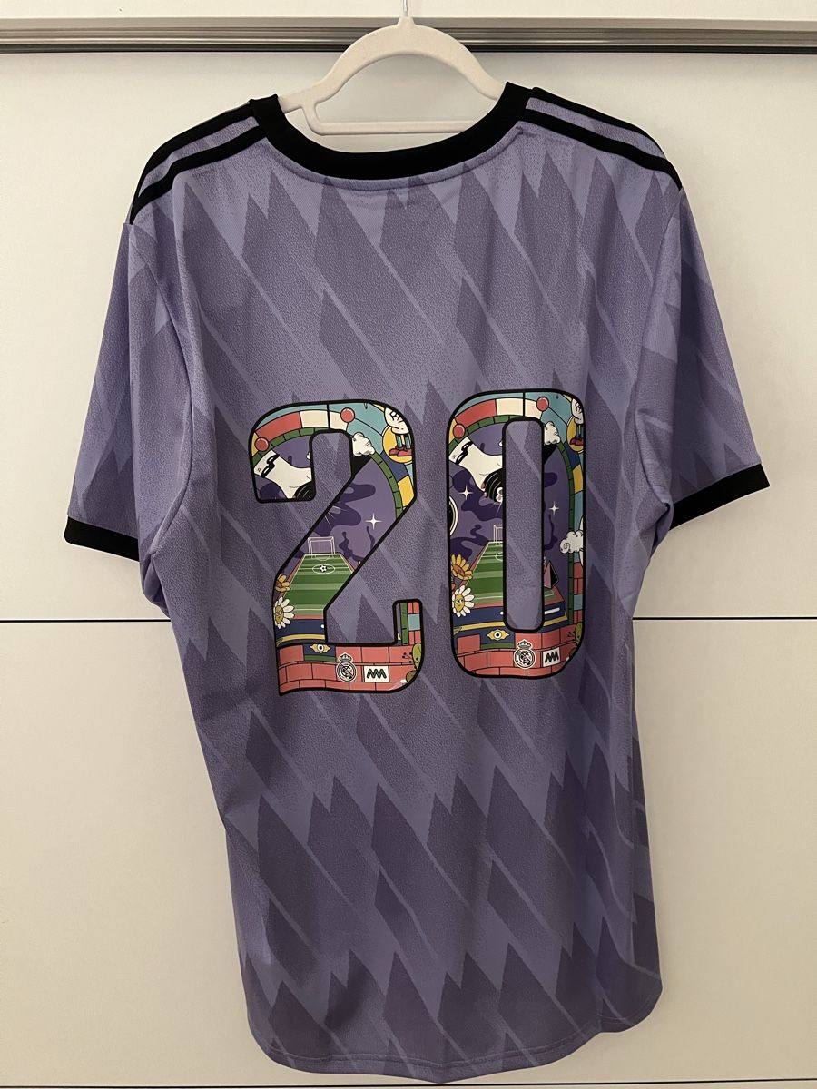 Canottiere & Pantaloni: Original Real Madrid Spezial Trikot – Nuovo e nell'imballaggio originale da Beinwil am See venduto da justin..