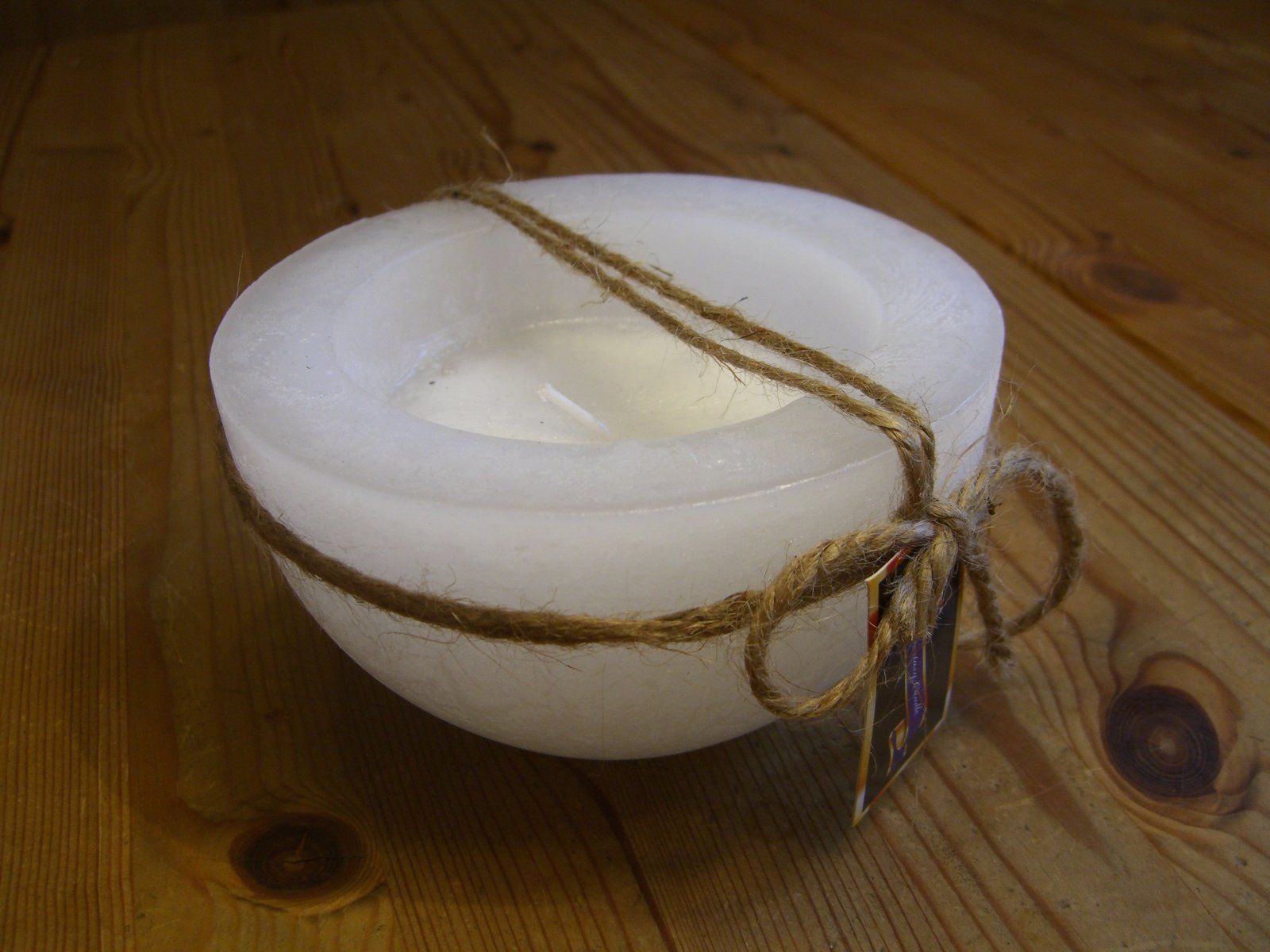 Candele: wunderschöne, rustikale, grosse Kerze, gelb,weiss, 650gr – Nuovo (secondo la descrizione) da Winterthur venduto da Gaia