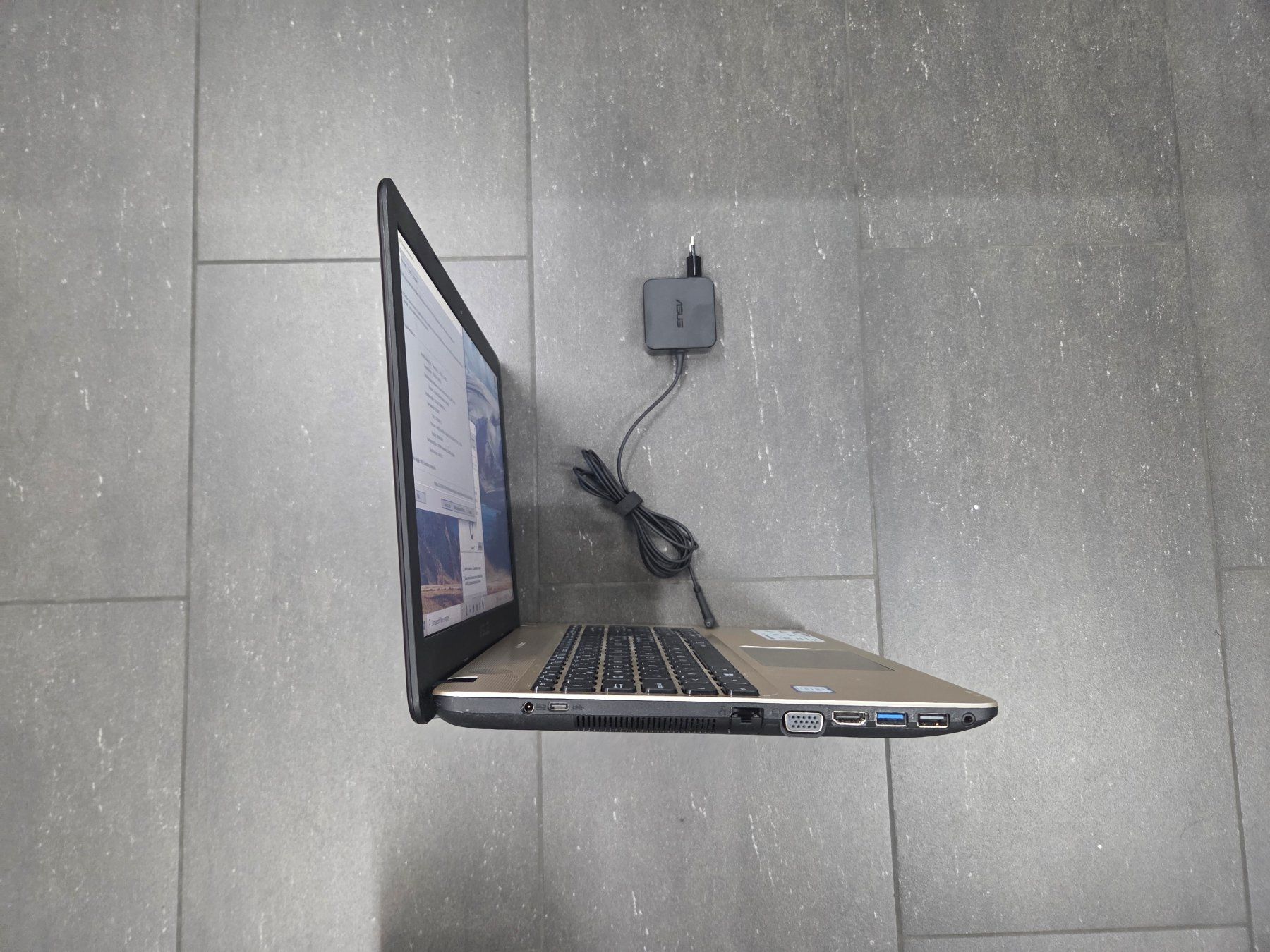 Asus Notebooks: 15.7" ASUS i3 Notebook, 250GB SSD ***PORTOFREI*** – Gebraucht aus Landquart von Chrigi88 1