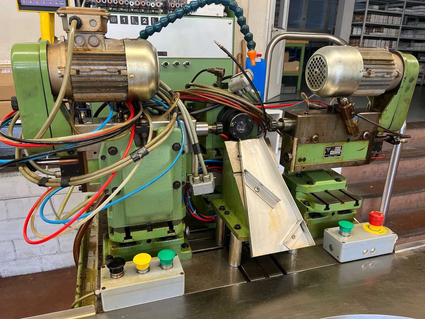 Tutte le macchine: SOLMA/TECHNIKA Universal-Nachbearbeitungs-Bohrmaschiene – Usato da Grenchen venduto da Doka_4582 1