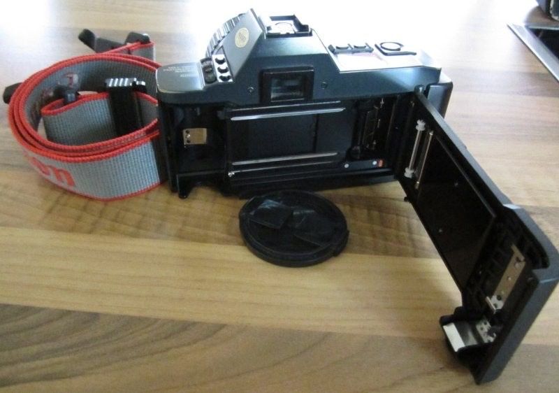 Nikon Kamera: Analoge Spiegelreflexkamera mit Objektiv – Gebraucht aus Trimbach von Ninusch 5