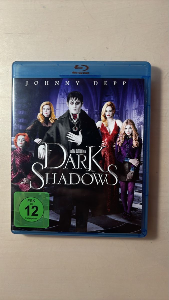 Tutti i DVDs: Dark Shadows Blu-ray mit Johnny Depp - Gruselspass pur! – Usato da Ruswil venduto da Slivio_