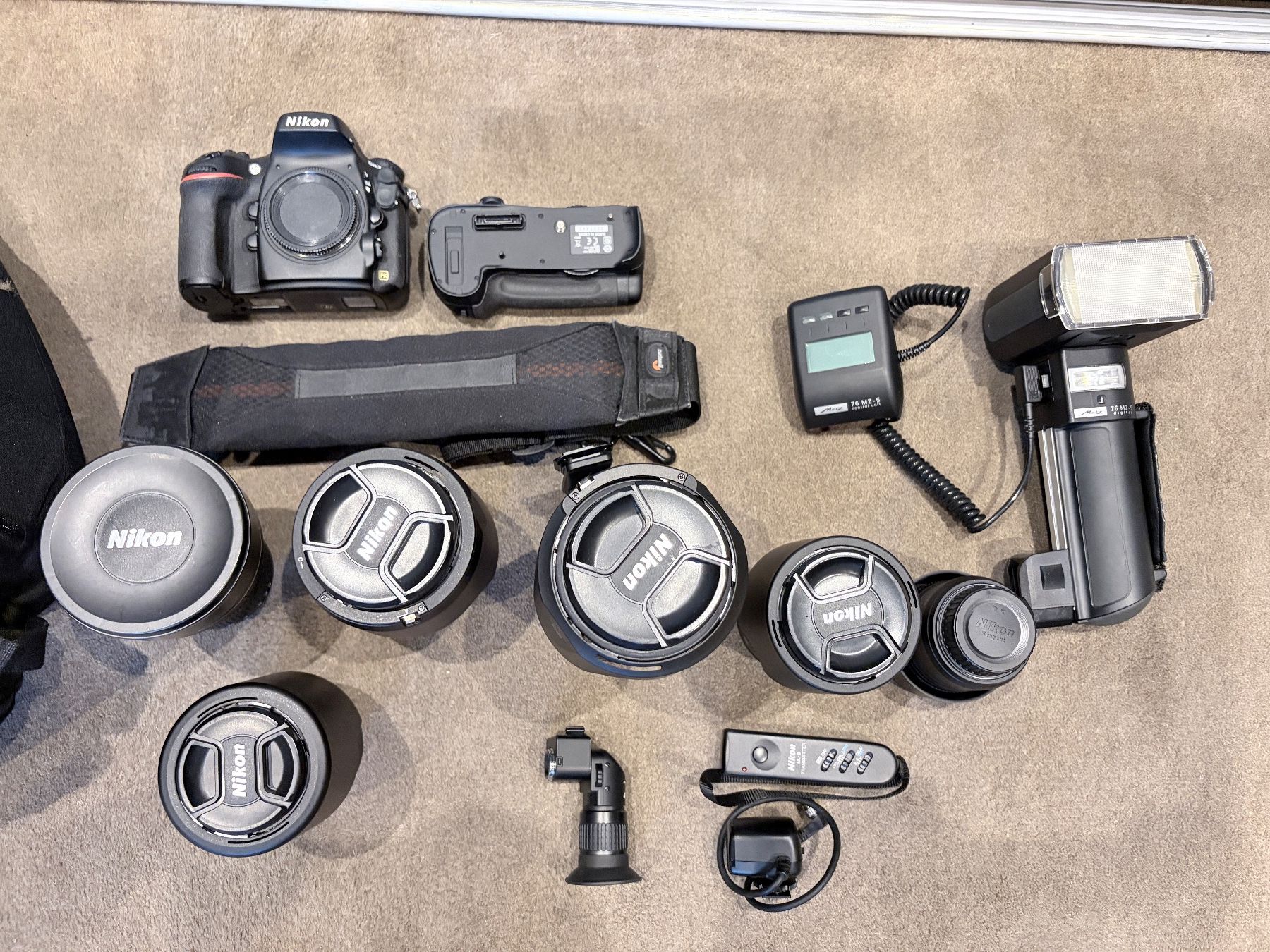 Nikon Appareil photo: Nikon D800 mit viel Zubehör (auch einzeln) – D'occasion à Sevelen par Glueckstreffer.62