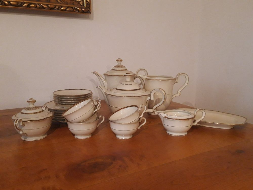 20-teiliges Porzellan-Teeset – Mit Goldblumen, Metallständer, 6 Tassen, Kanne (700 Ml), Geschenkbox