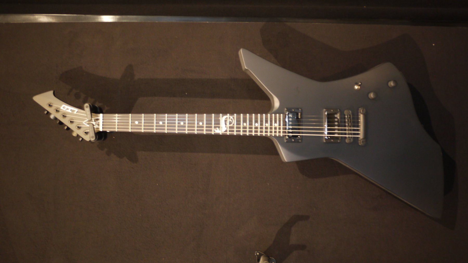 Esp Strumenti musicali: ESP LTD SNAKEBYTE Black Satin inkl. Case – Nuovo e nell'imballaggio originale da Kaiserstuhl AG venduto da GTM-Kaiserstuhl