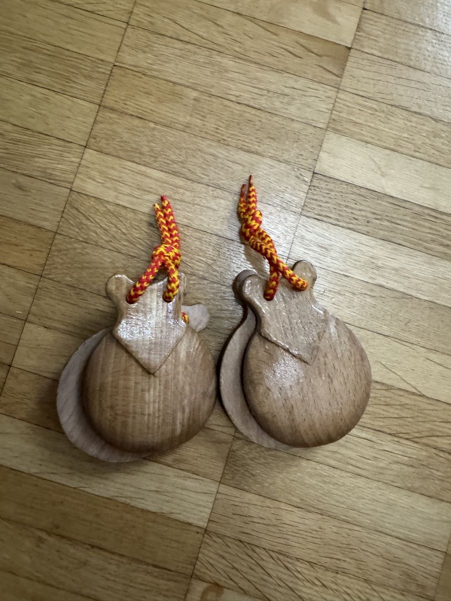 Strumenti musicali: Nacchere in legno, decorate, usate poco, perfette – Nuovo (secondo la descrizione) da Viganello venduto da BlackPanda0003 1