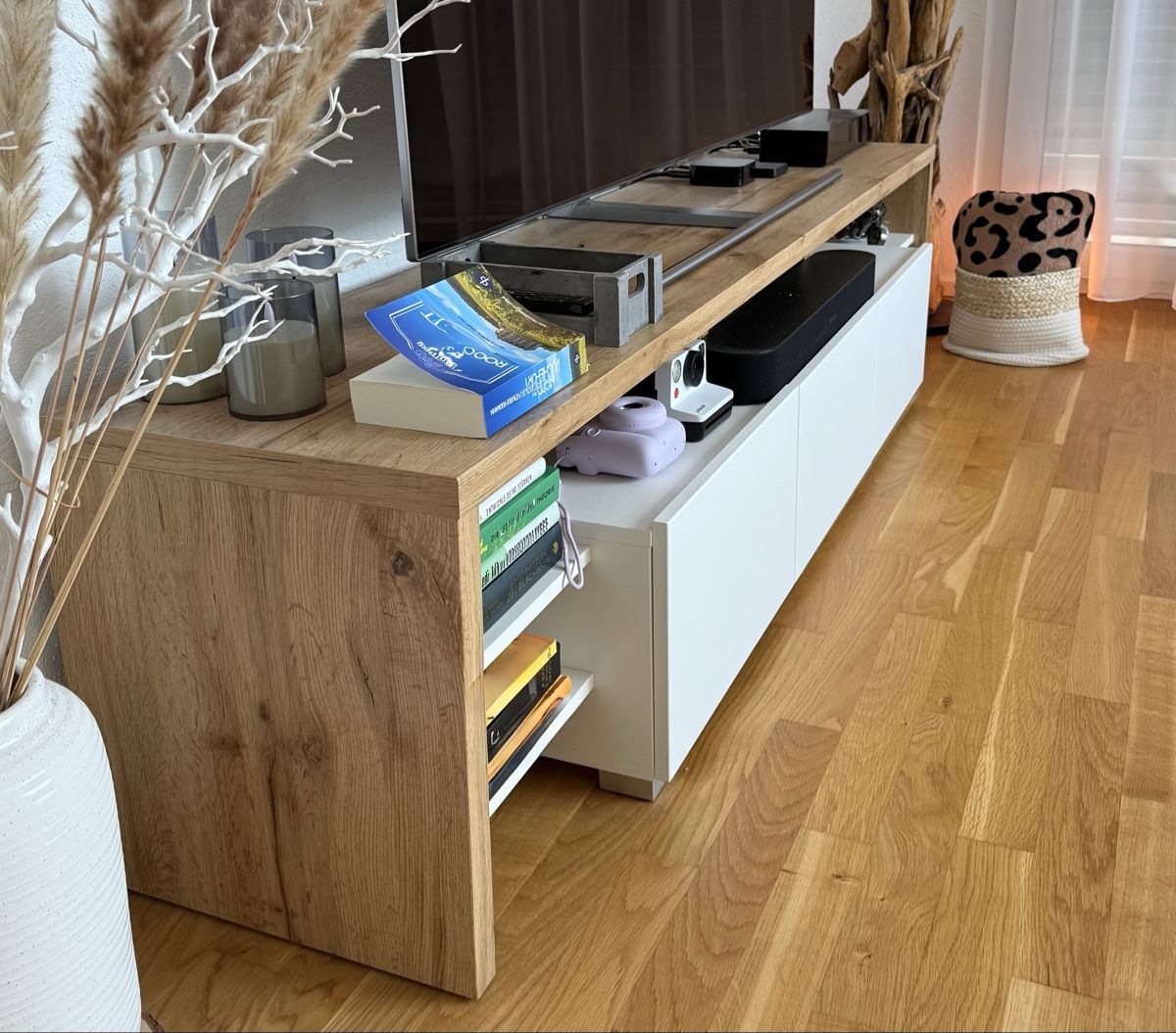 Meubles TV: Sideboard weiss Holzoptik mit Schubladen – D'occasion à Weiach par DanielaCecillia 1