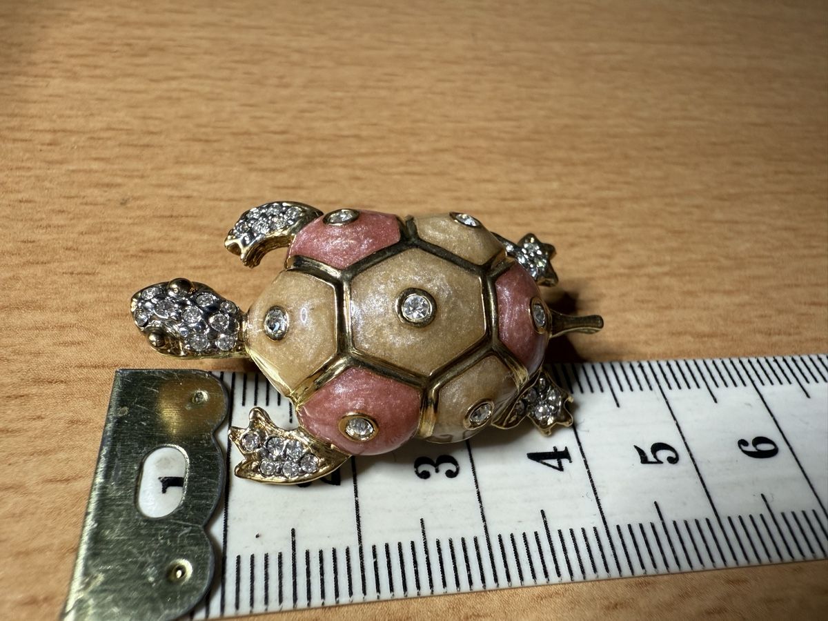 Spille & Fermagli: Vintage Schildkröten-Brosche mit Strasssteinen, Emailliert – Usato da Lamone venduto da LaCantinaMagica 8