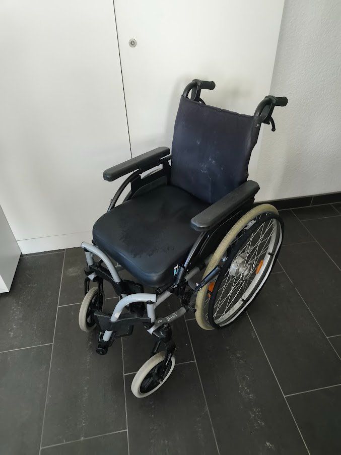 Rollstühle: Rollstuhl Breezy basix 2 Leichtgewicht – Gebraucht aus Toffen von Immo-Erben 1