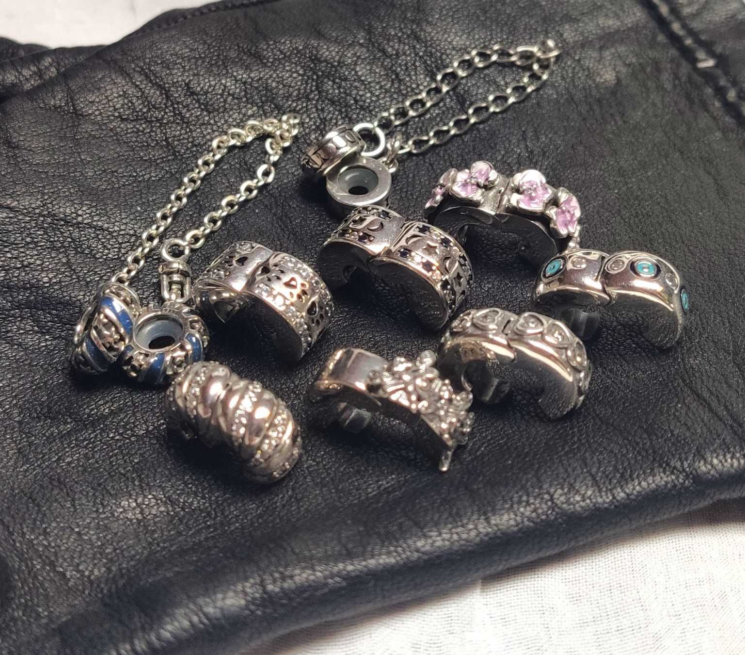 Ciondoli: Clip und charm für Armbänder. – Nuovo e nell'imballaggio originale da Lamboing venduto da Qtrica 8