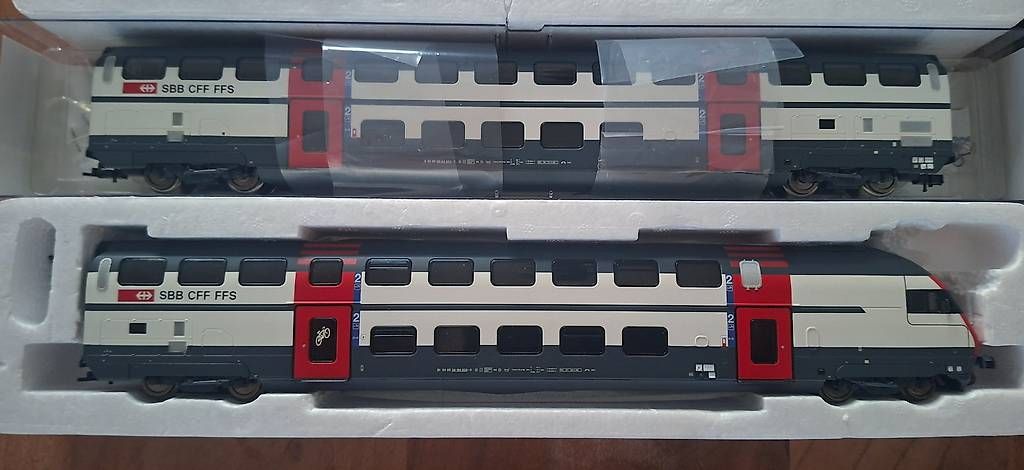 Roco Modellini di ferrovie: Roco IC 2000 mit Märklin/hamo Re 460 – Usato da Brügg BE venduto da Milleracer 1