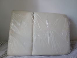 Tragbares Massageliege, neu, mit Aluminiumfüssen.